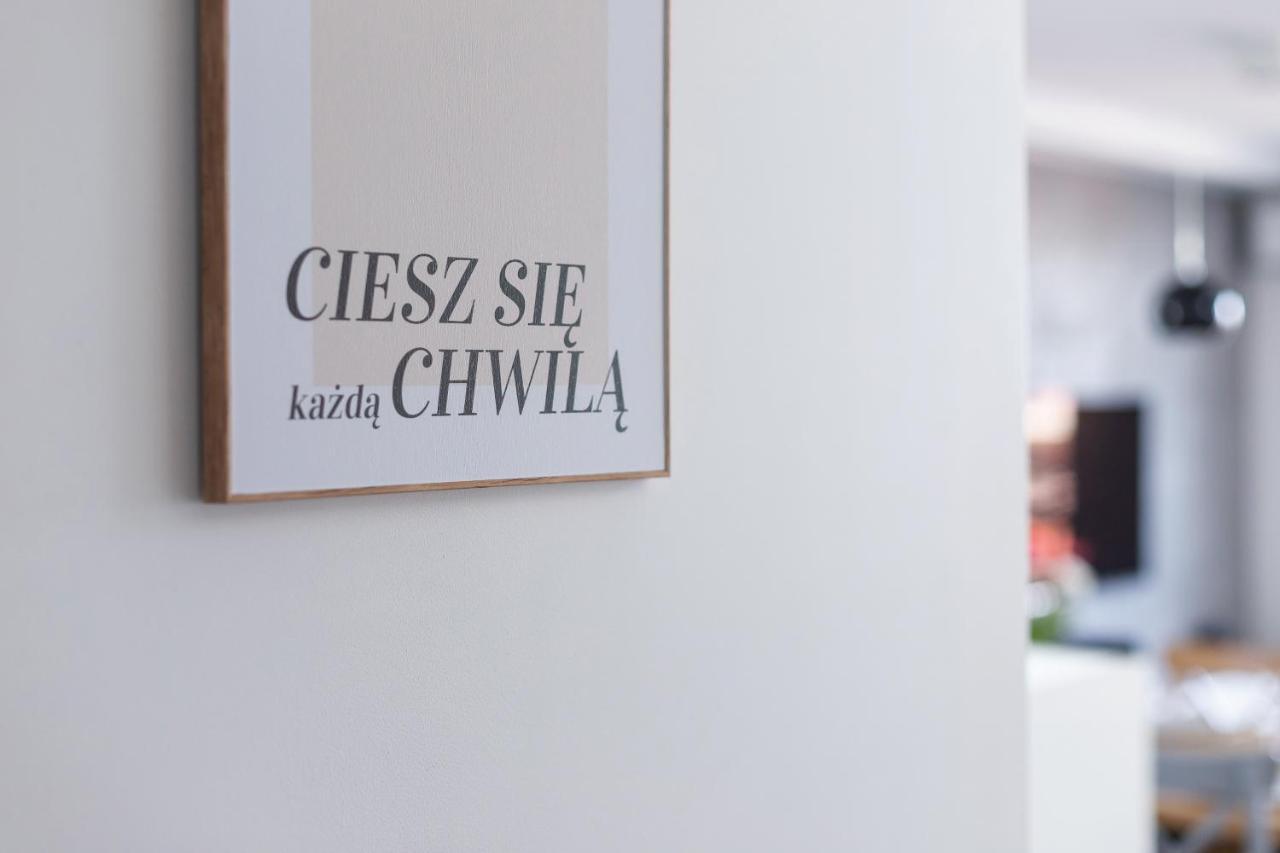 Avia Apartment Three Bedroom Two Balcony Ac & Parking By Noclegi Renters Krakow Bagian luar foto