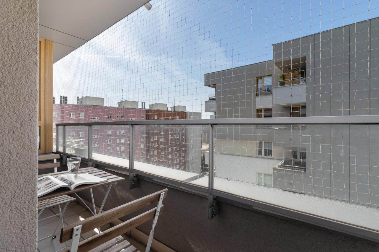 Avia Apartment Three Bedroom Two Balcony Ac & Parking By Noclegi Renters Krakow Bagian luar foto